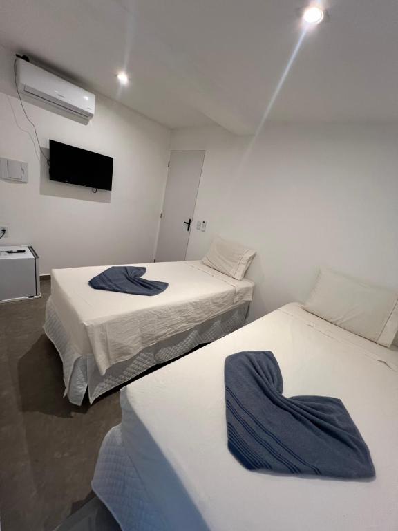 Ένα ή περισσότερα κρεβάτια σε δωμάτιο στο Manaira Suite03 com 2 camas de solteiro