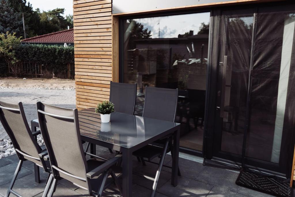 a black table and chairs on a patio at Tiny House 3 Küstenlicht in Freest