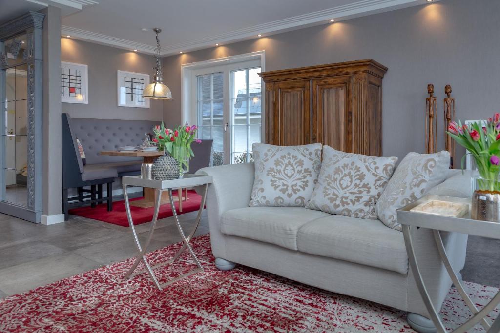 a living room with a couch and a table at Sönshörn 16 in Munkmarsch