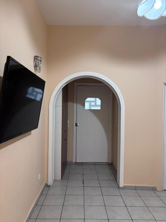 Μια τηλεόραση ή/και κέντρο ψυχαγωγίας στο Acharnon 211 room 1