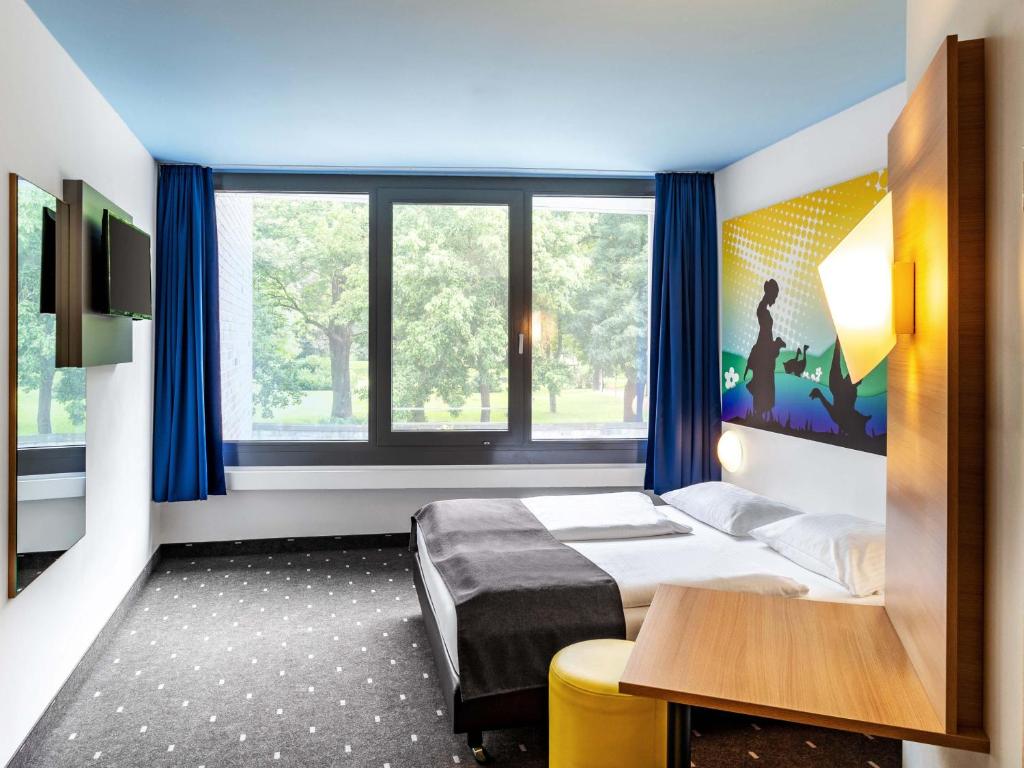 a hotel room with a bed and a window at B&amp;B Hotel Göttingen-City in Göttingen
