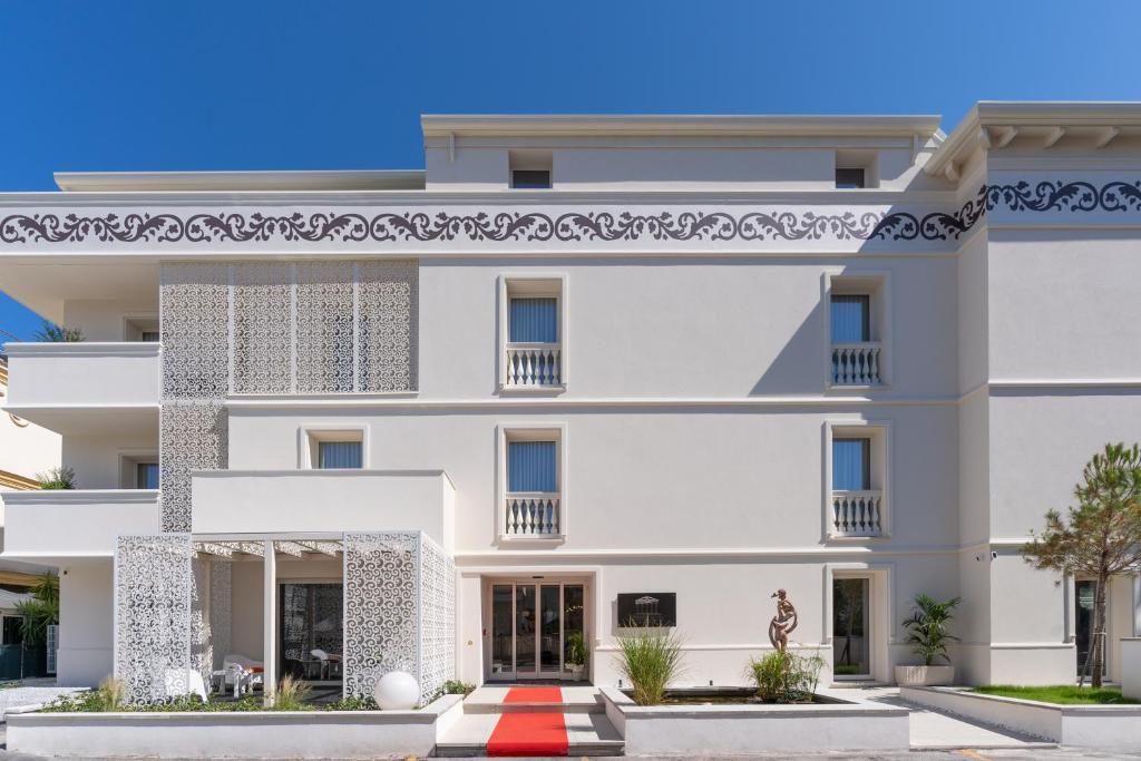 History Suite Riccione - Resim 6