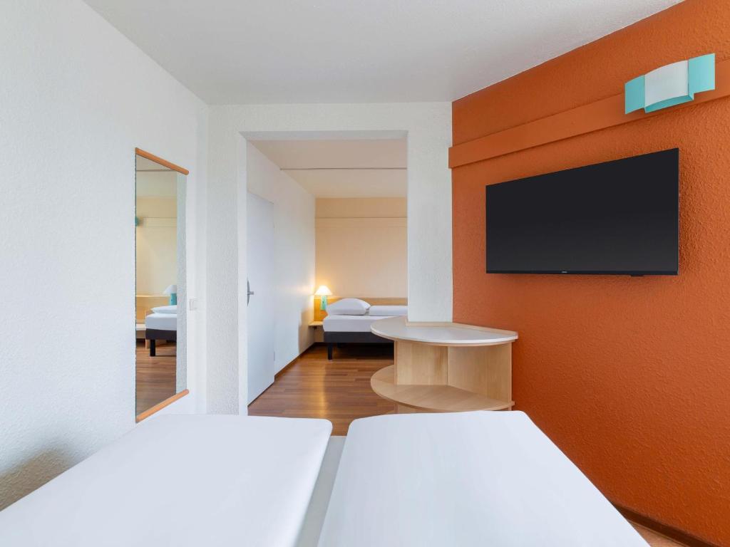 B&B Hotel Bochum Hbf-Süd - Triple Room