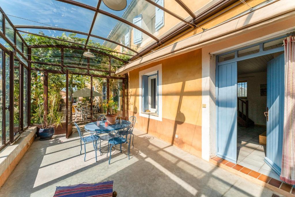 En balkon eller terrasse på Atelier De Fernand - Mas des Iles