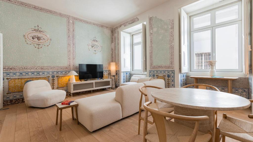 Charm 2BDR Apartment with River View by LovelyStay