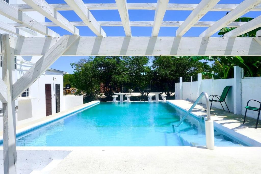 Πισίνα στο ή κοντά στο See Belize SUNRISE Sea View 2-bed Studio with Pool & Deck, 1st Floor