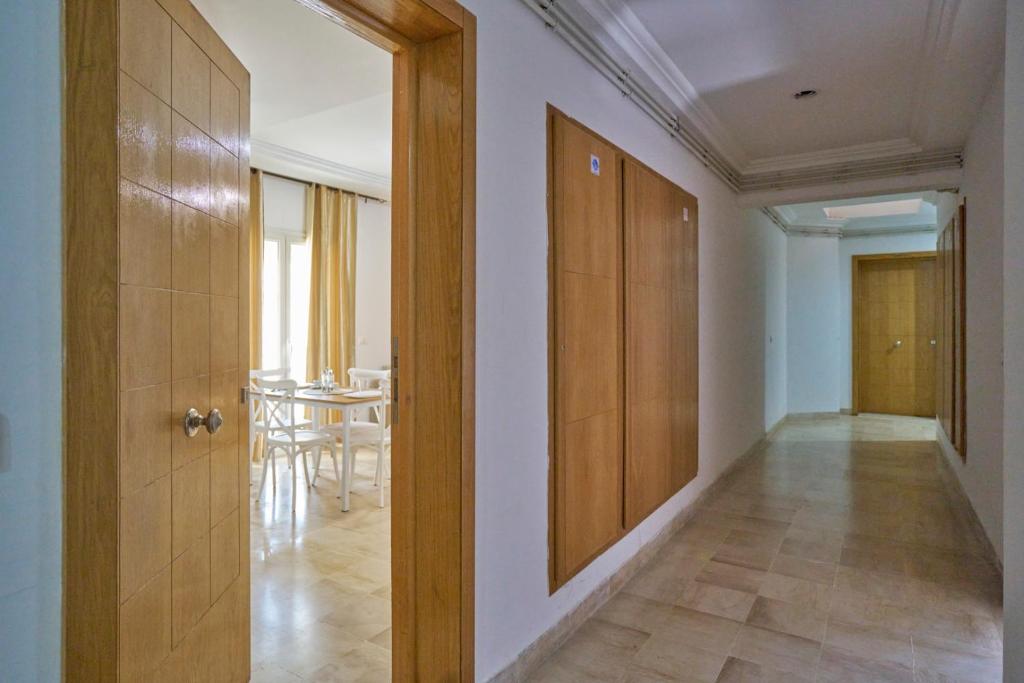Φωτογραφία από το άλμπουμ του Spacious and refined apartment in Aouina στην Τύνιδα