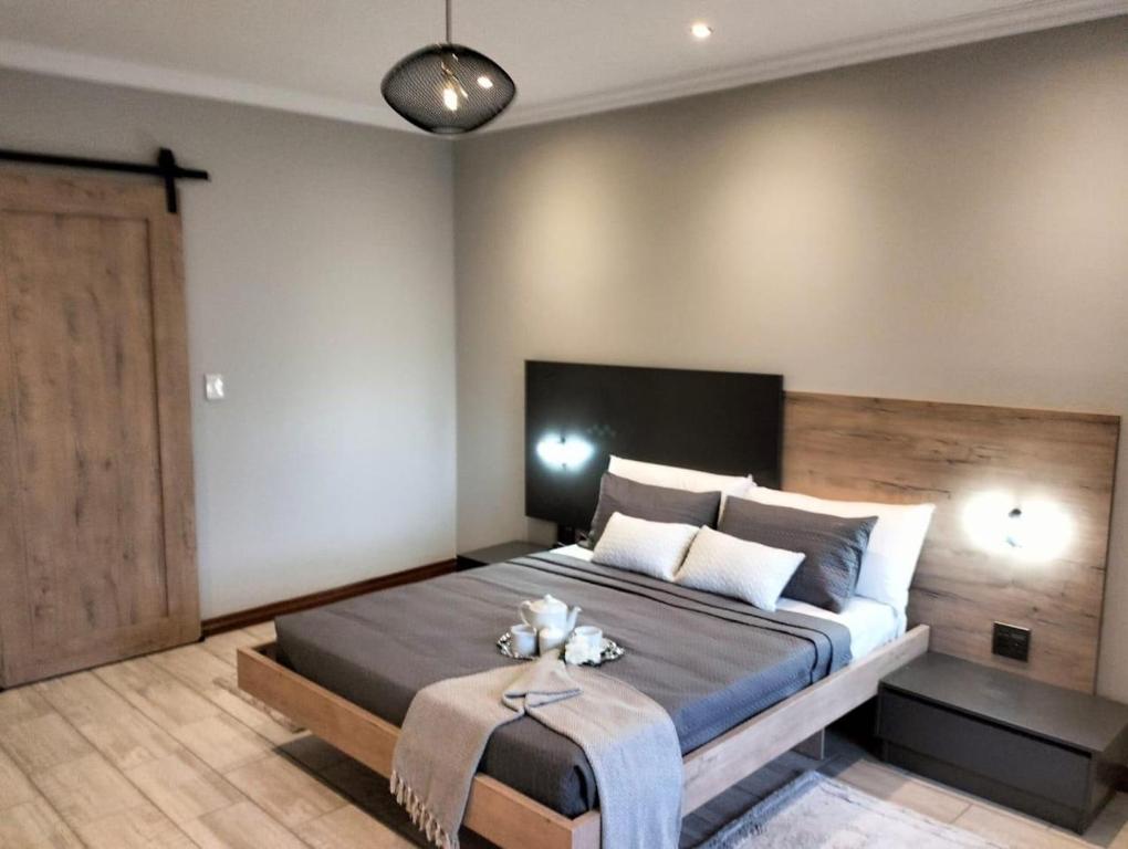 Ένα ή περισσότερα κρεβάτια σε δωμάτιο στο Hephaestus Guesthouse