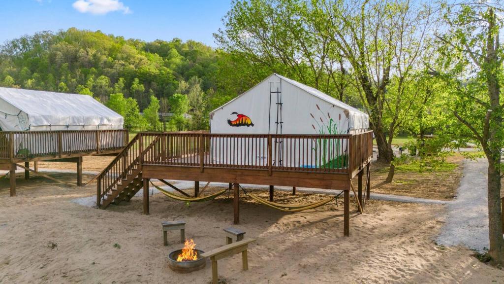 Příroda nedaleko luxury tent