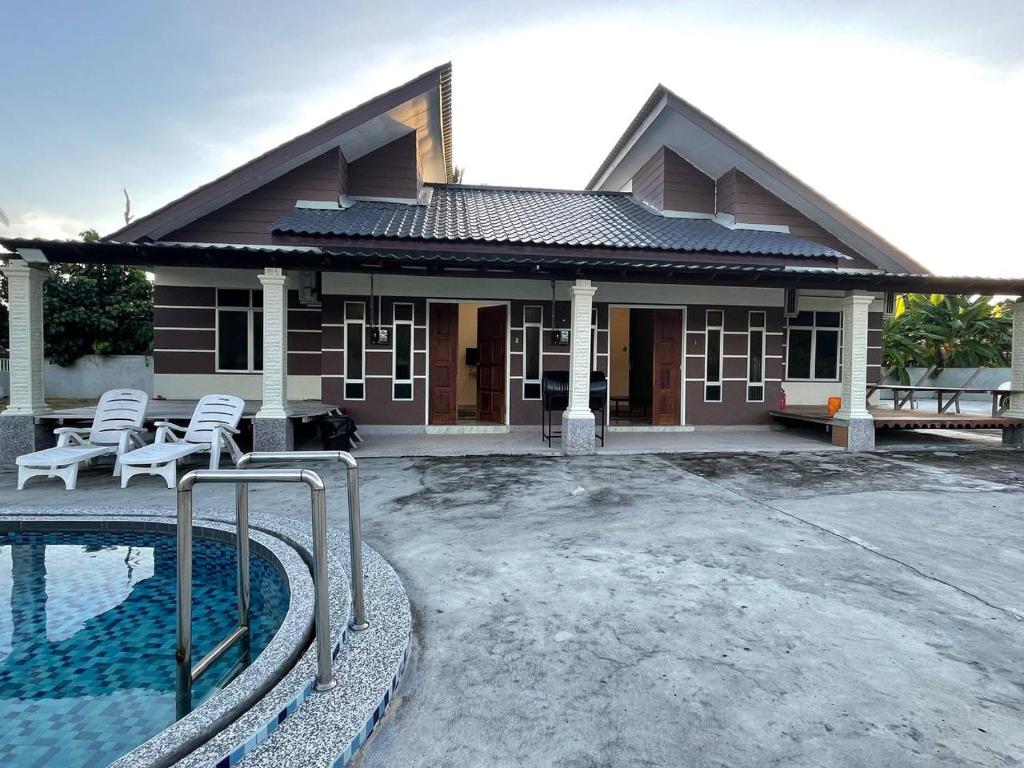 Bazén v ubytování Villa Panglima Private Pool nebo v jeho okolí