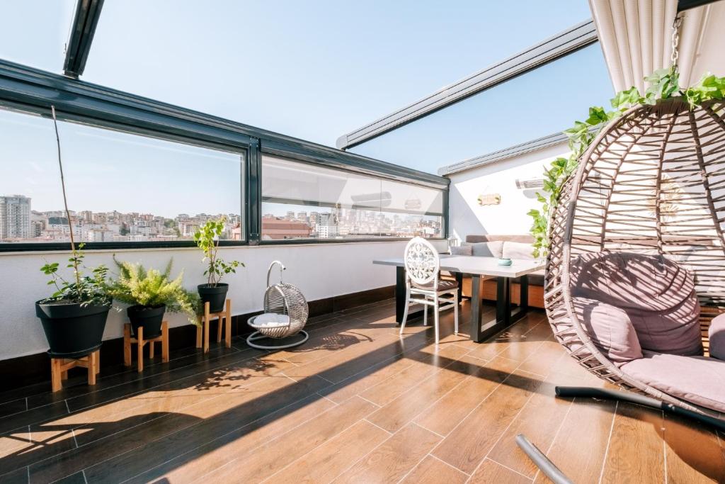 Χώρος καθιστικού στο Sea View Flat w Terrace and Jacuzzi