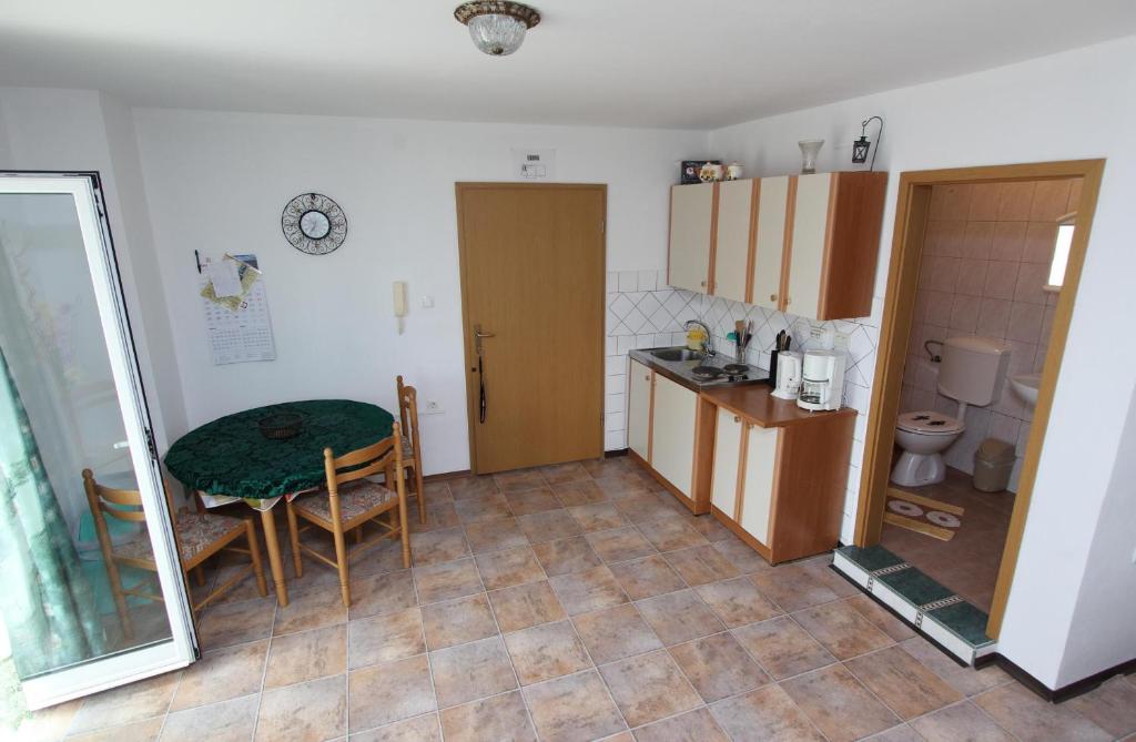 Kuchnia lub aneks kuchenny w obiekcie Apartments Rosanna