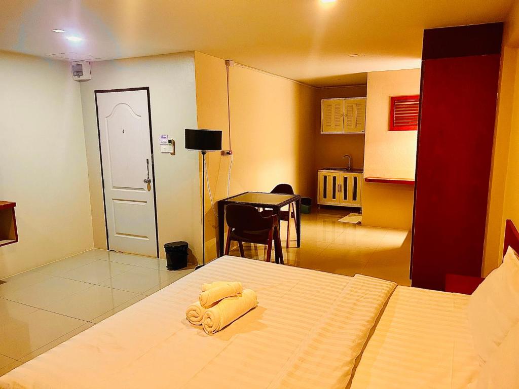 Ένα ή περισσότερα κρεβάτια σε δωμάτιο στο MK Residence, Pattaya