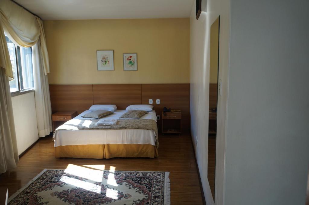  Rhud's Hotel