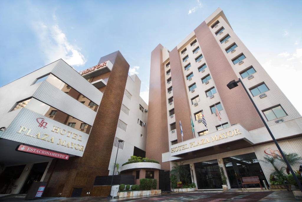 uma representação do exterior de um hotel em Hotel Plaza Mayor em Santo André