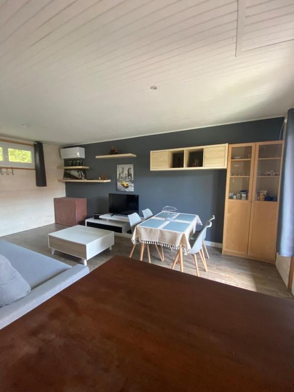 Kuchyň nebo kuchyňský kout v ubytování Maison climatisée Bassin d'Arcachon, port et plage à 800m