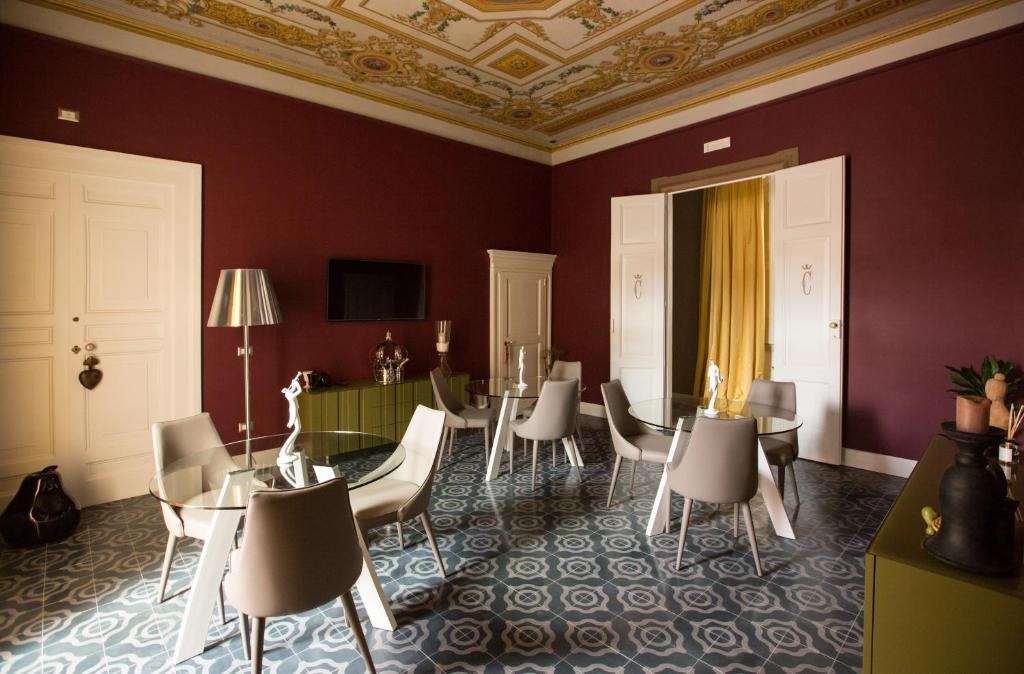Telewizja i/lub zestaw kina domowego w obiekcie Palazzo Cannavina Suite & Private SPA