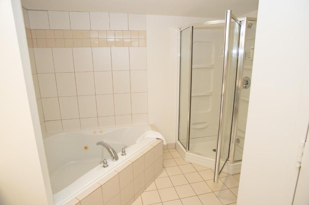 Super 8 by Wyndham Mississauga - Resim 32