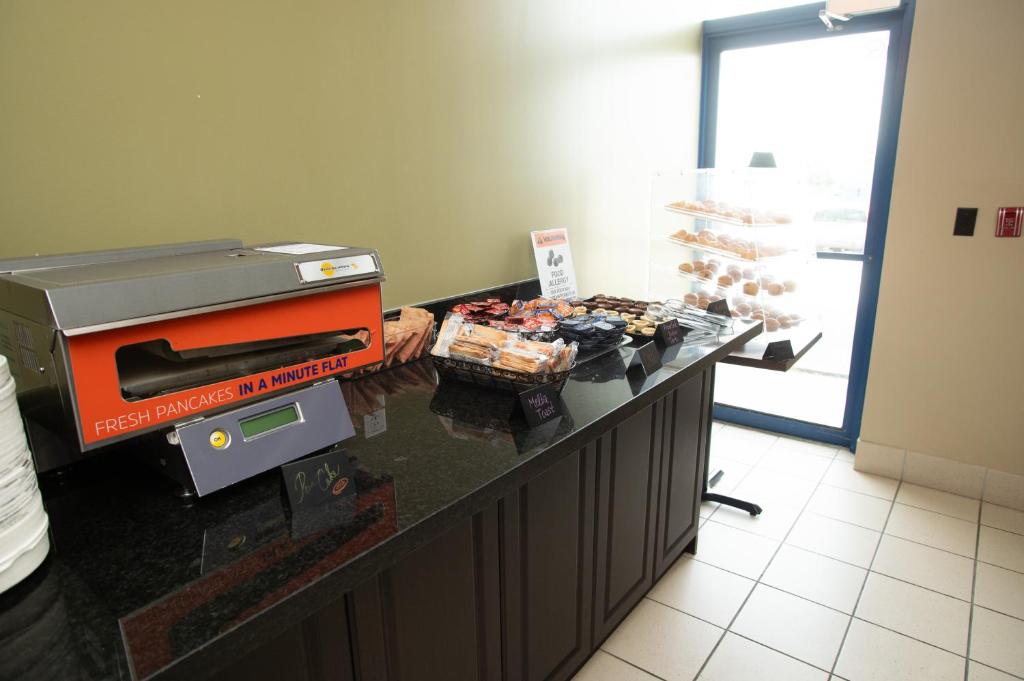 Super 8 by Wyndham Mississauga - Resim 36