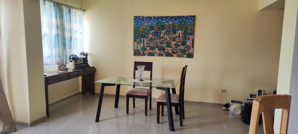 Φωτογραφία από το άλμπουμ του Los Tres Ojos Stay σε Ensanche Savica de Mendoza