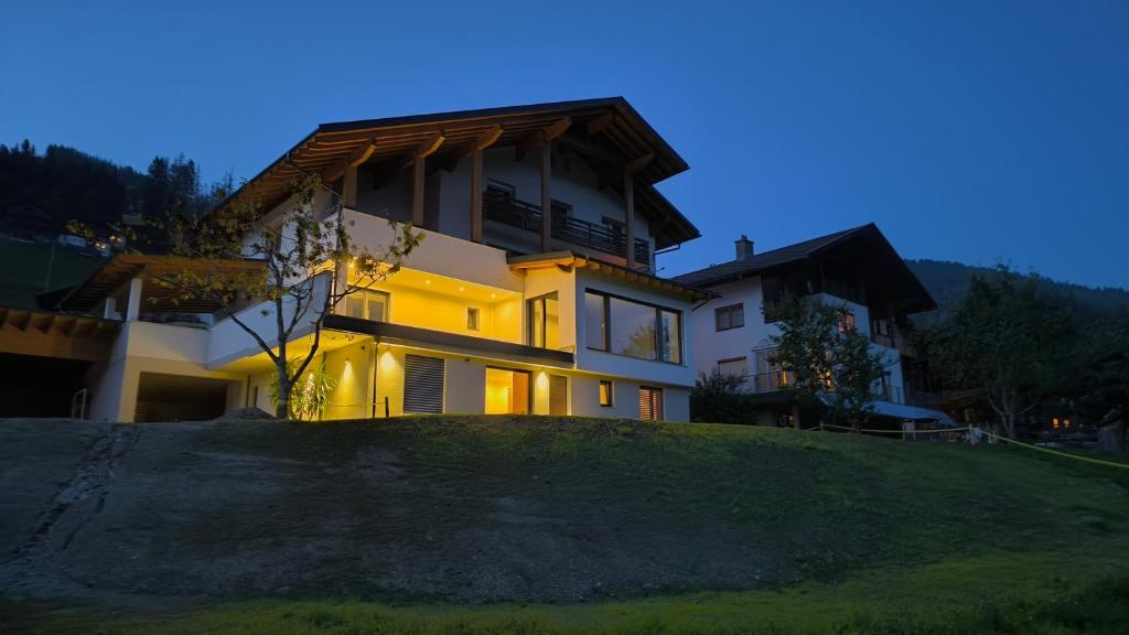 a house on top of a hill at night at Auszeit Appartement Lesachtal in Liesing