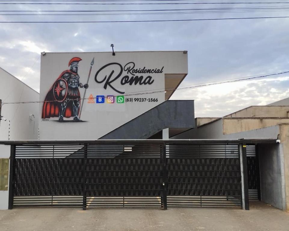 a sign for a roma on the side of a building at Residencial Roma in Palmas