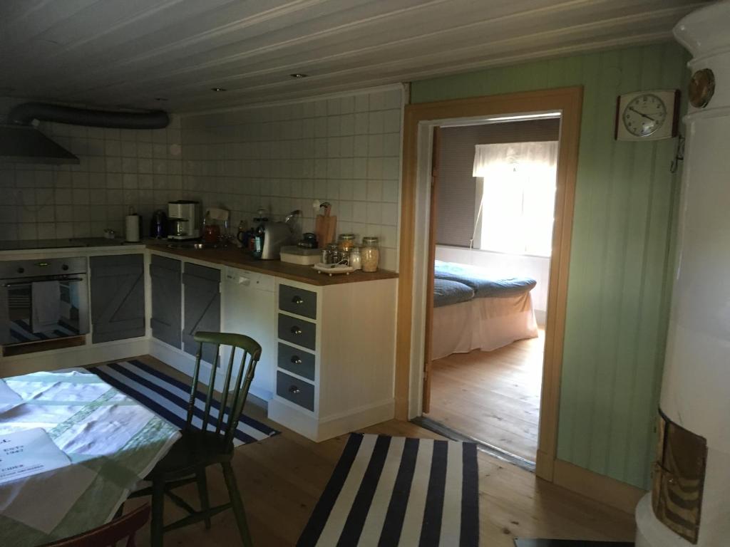Kuchyň nebo kuchyňský kout v ubytování One Room Bed & Breakfast