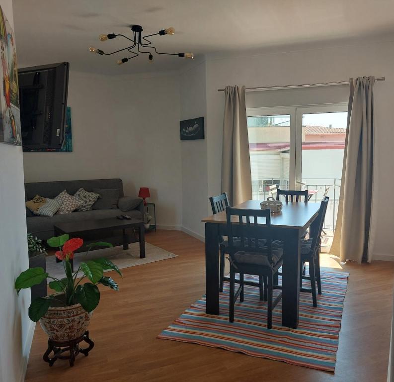 Newly renovated apartment with free street parking