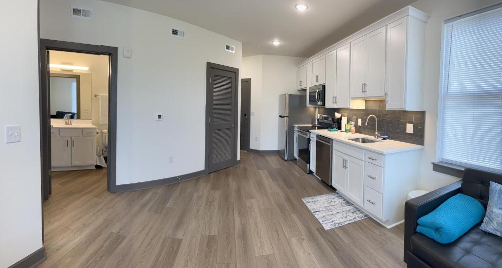 Η κουζίνα ή μικρή κουζίνα στο Byrd Apt - 209 - Tourist Homes of Richmond