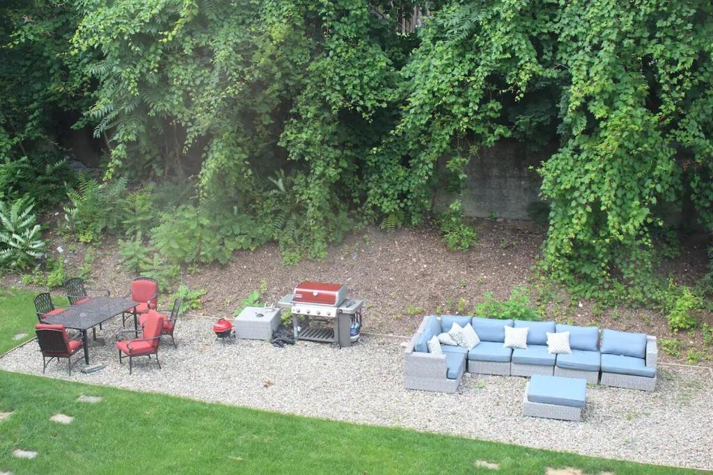 a backyard with a couch and chairs and a table at Beautiful 2 BED 2 BATH Soaker Tub in Albany