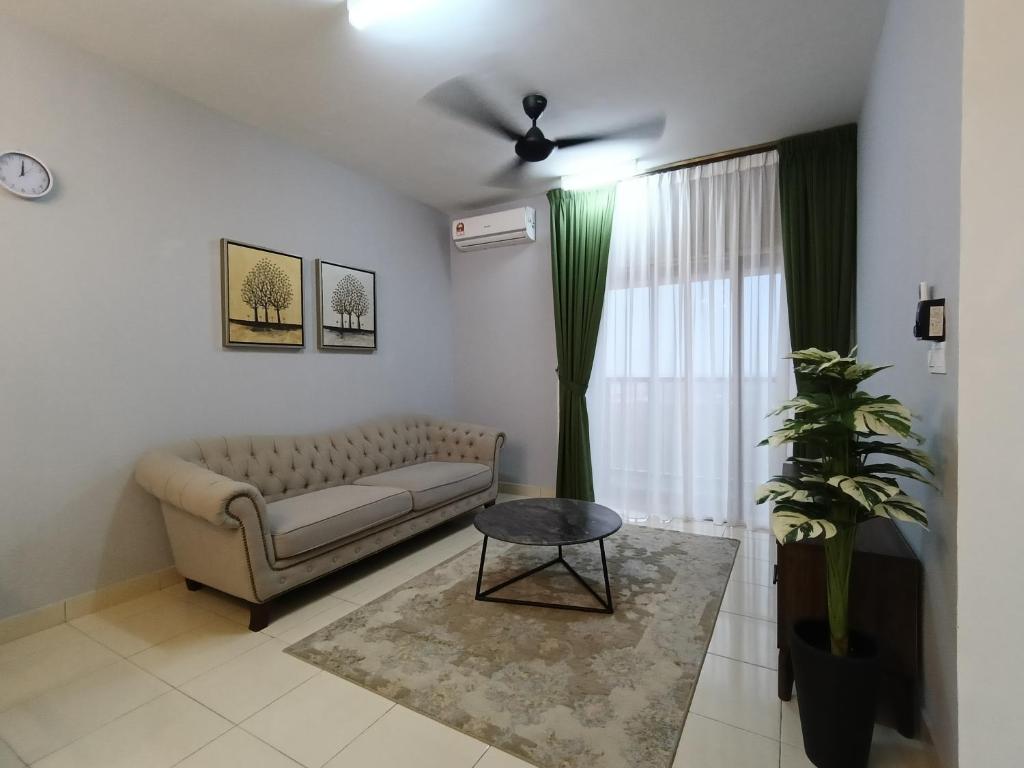 Χώρος καθιστικού στο D2407 Alanis Tripple A Suite near KUL Airport