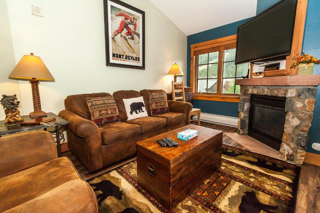 a living room with a couch and a fireplace at Expedition Station 8633 by Summit County Mountain Retreats in Snake River Health Services Incorporated Heliport