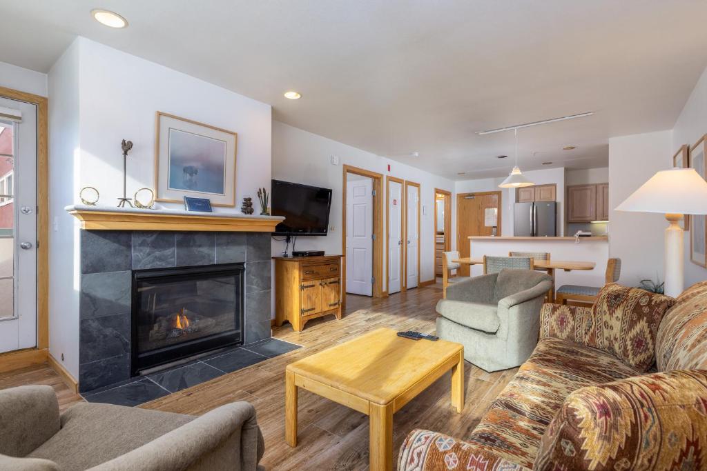 Χώρος καθιστικού στο Lakeshore 1530 by Summit County Mountain Retreats