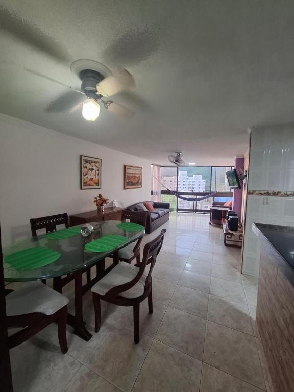 a living room with a table and a couch at Apto Buritaca Piso 8 in Rodadero