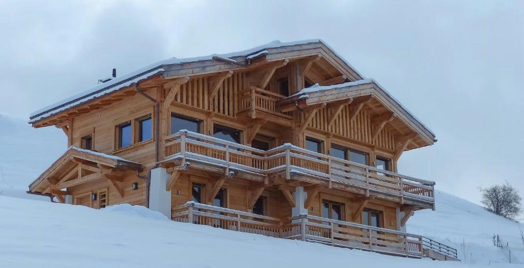Modern Chalet Near Megève With Somptuous Views v zimě