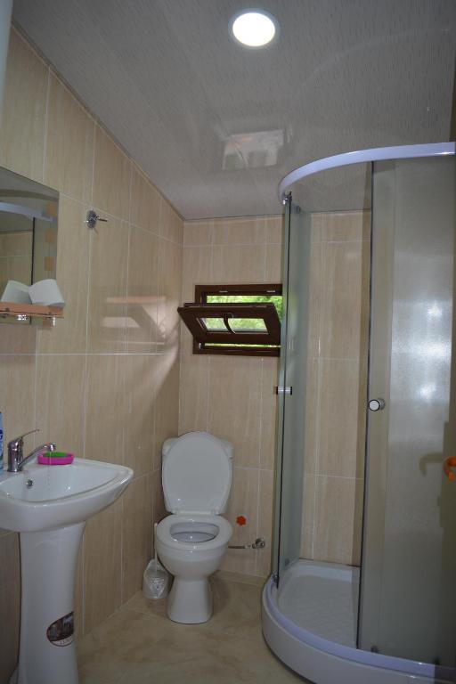 Koupelna v ubytování Mziuri Guest House