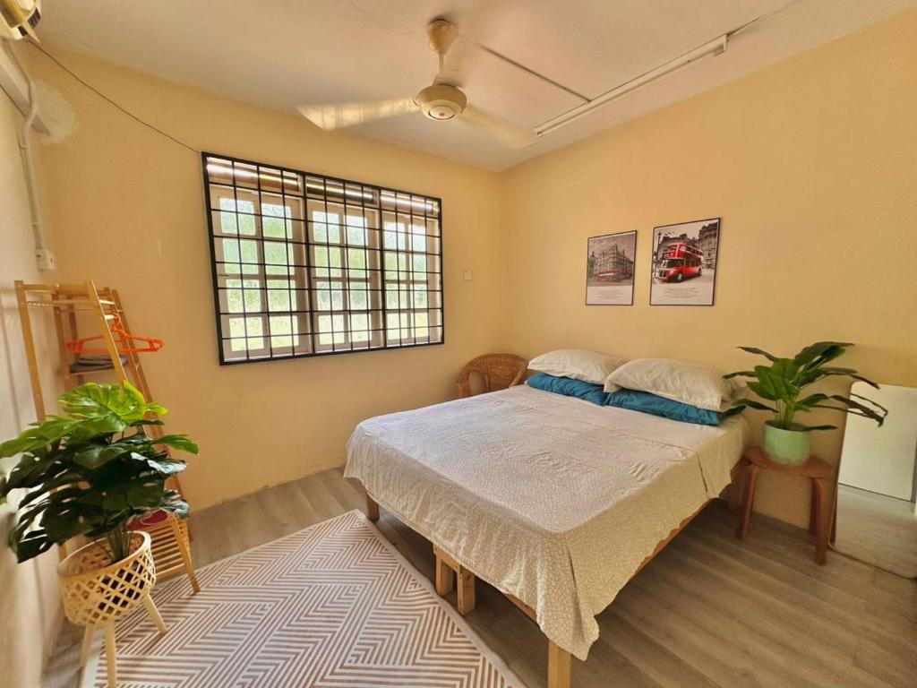 Ένα ή περισσότερα κρεβάτια σε δωμάτιο στο Hub Homestay