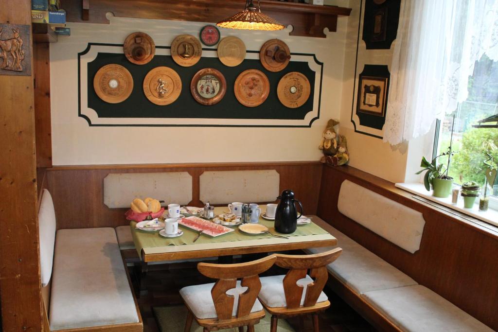 Restoran ili neka druga zalogajnica u objektu Gasthaus Zum Stadtwald