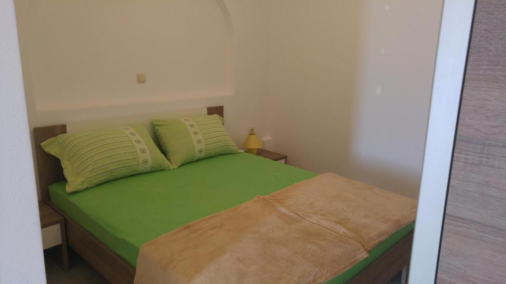 Posteľ alebo postele v izbe v ubytovaní Apartments and room Suza