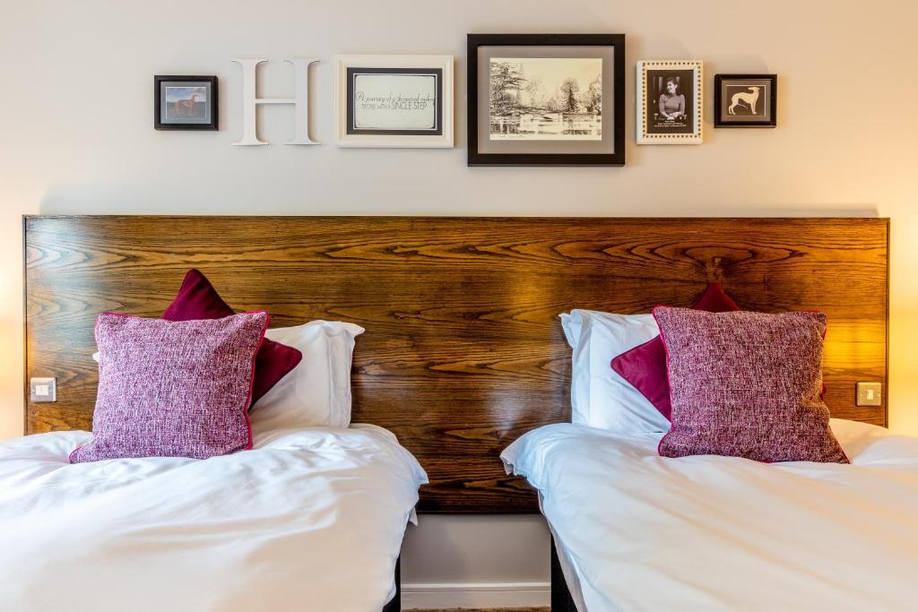Greyhound Hotel - Classic Twin Room