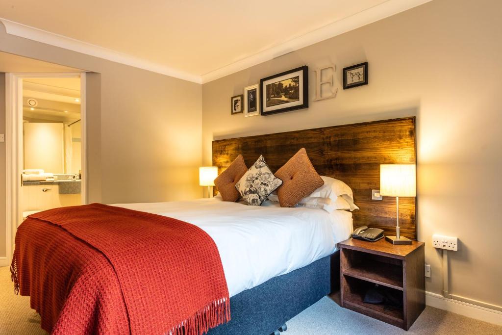 Greyhound Hotel - 