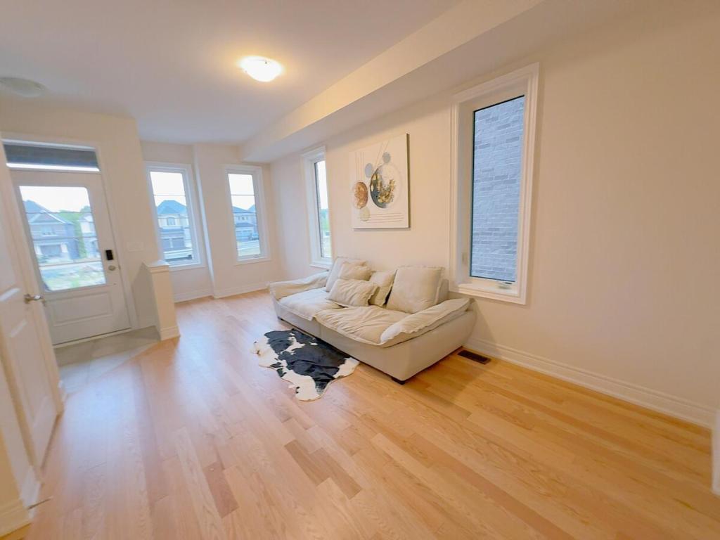 Foto dalla galleria di Vantage Stay pickering 4-BR a Pickering