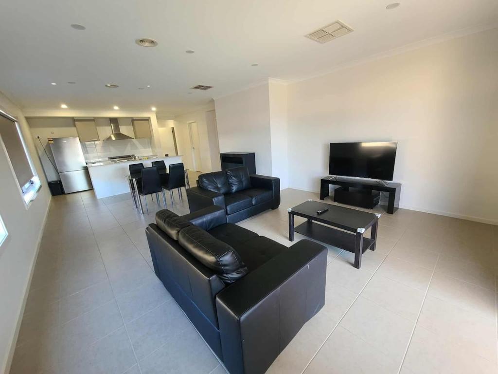 Μια τηλεόραση ή/και κέντρο ψυχαγωγίας στο Executive Family Home