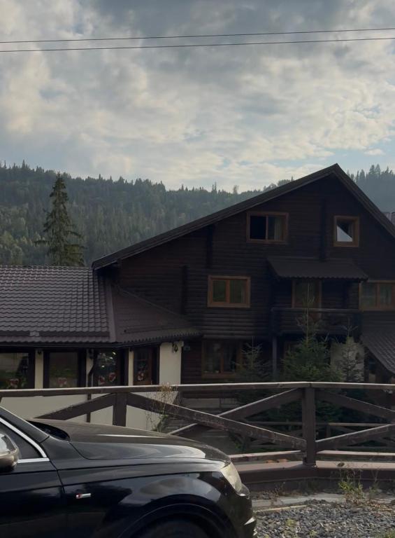 Nespecifikovaný výhled na hory nebo výhled na hory při pohledu z hotelu