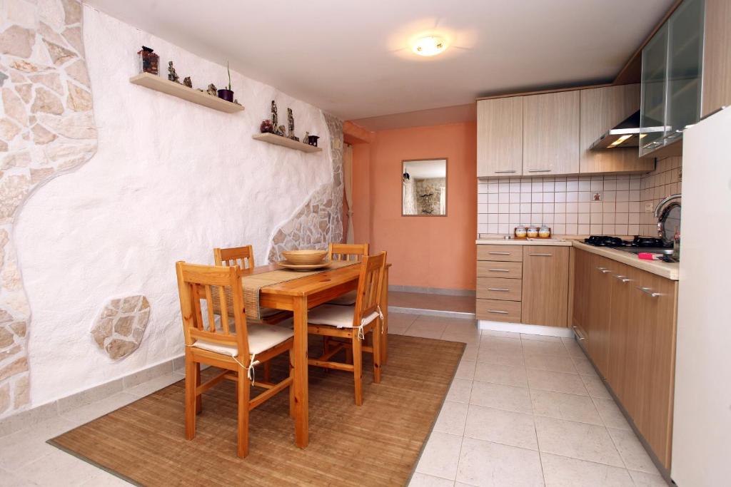 Kuchnia lub aneks kuchenny w obiekcie Lovely Apartment ES