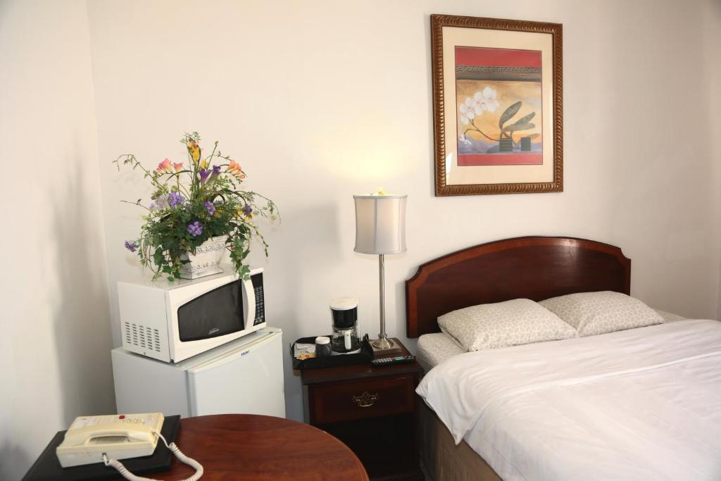 TV a/nebo společenská místnost v ubytování Nash Hotel