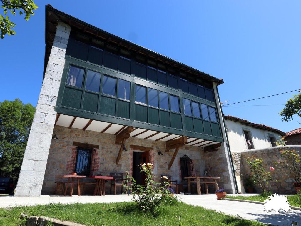 an external view of the house at Albergue La Incera in San Martín