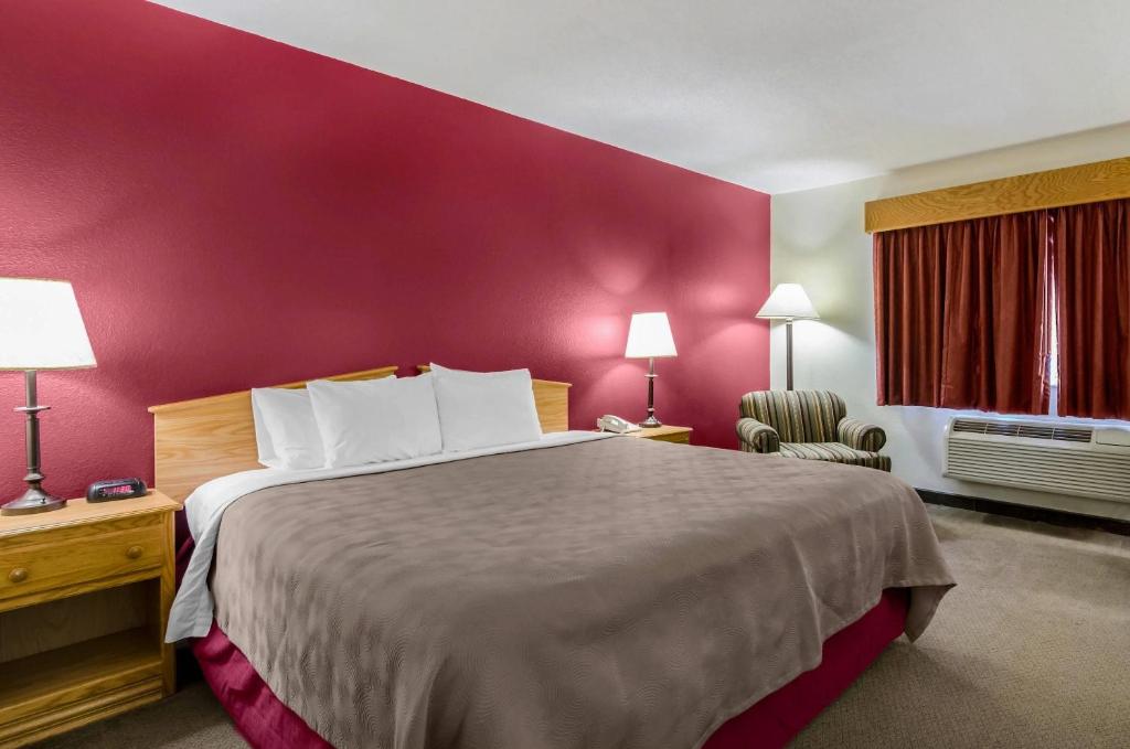 Rodeway Inn Hesston - Housity
