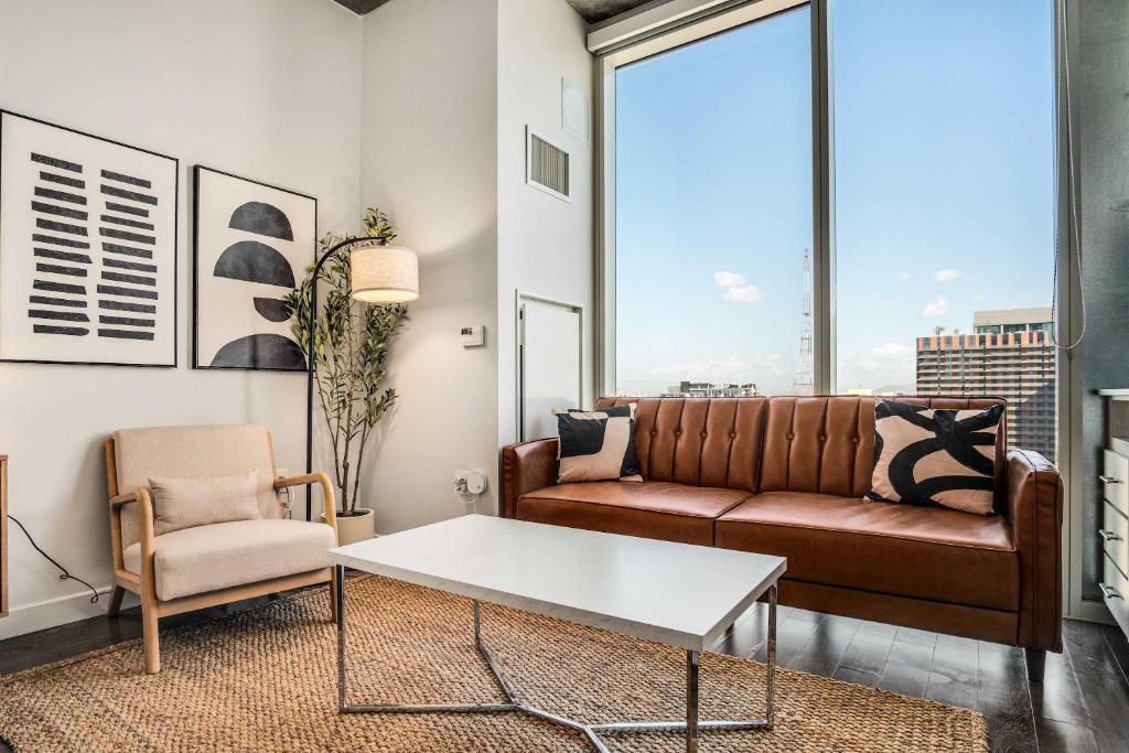 a living room with a couch and a table at Boulevard Stays Highrise STU Sky Pool Parking Gym 19 in Phoenix
