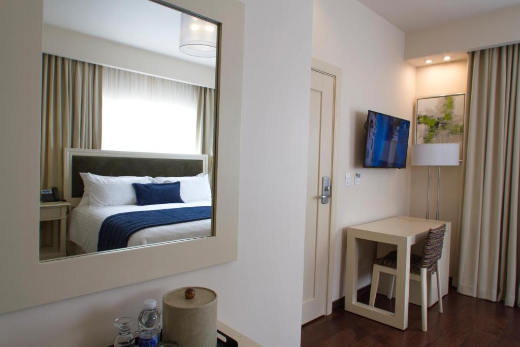 Postel nebo postele na pokoji v ubytování Isabella Boutique Hotel